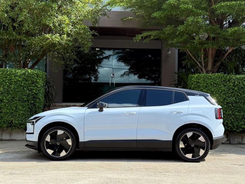 2024 VOLVO EX30 ULTRA รถมือเดียวออกป้ายแดง วิ่งน้อยเพียง 7,800 กม รถเข้าศูนย์ตลอด รถไม่เคยมีอุบัติเหตุครับ เปลี่ยนแบตเตอรี่จากศูนย์แล้วครับ รูปย่อยที่ 4