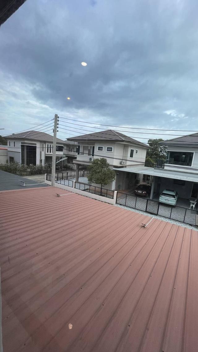 หรู เรียบ มีระดับ แต่ราคาเอื้อมถึง บ้านเดียวในโครงการเล็กๆ ที่มีเพียง 10 หลังเท่านั้น 15