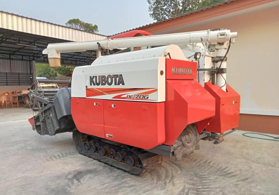 รถเกี่ยวข้าว Kubota DC 70g มือสองราคาสุดคุ้ม 3