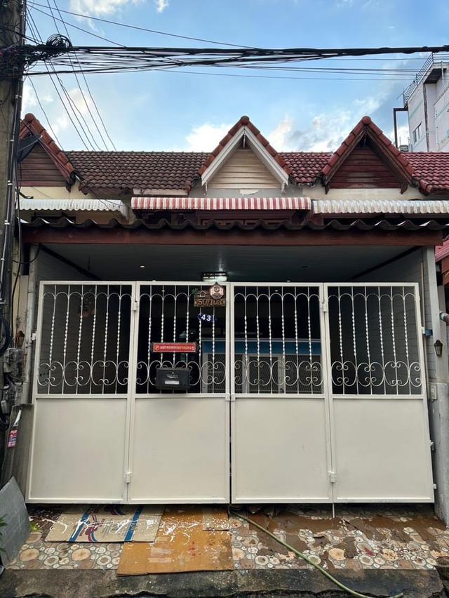 ขาย : ทาวน์เฮ้าส์ 2 ชั้น บ้านเนื้อที่ 22 ตรว. ประชาชื่น ซอยประชาชื่นนนทบุรี 8