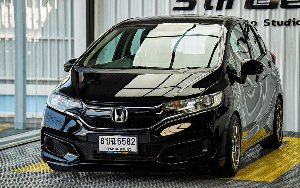 HONDA JAZZ GK 1.5 VTEC MNC 2017 M/T 💸 ราคาเพียง 319,000 บาท(เงินสดได้) 📌 ผ่อนเริ่มต้น 5xxx บาท ✅ ออกรถ จัด+โอน+จบ เพียง 10,000 บาท📍 รูปที่ 5