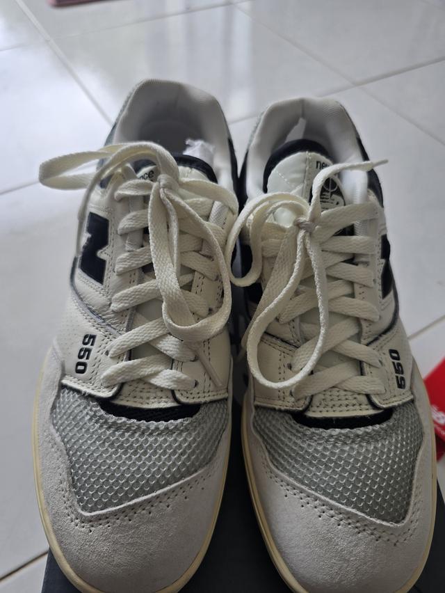 รองเท้า NB 550 สีเทาดำ ไซต์ 245 3