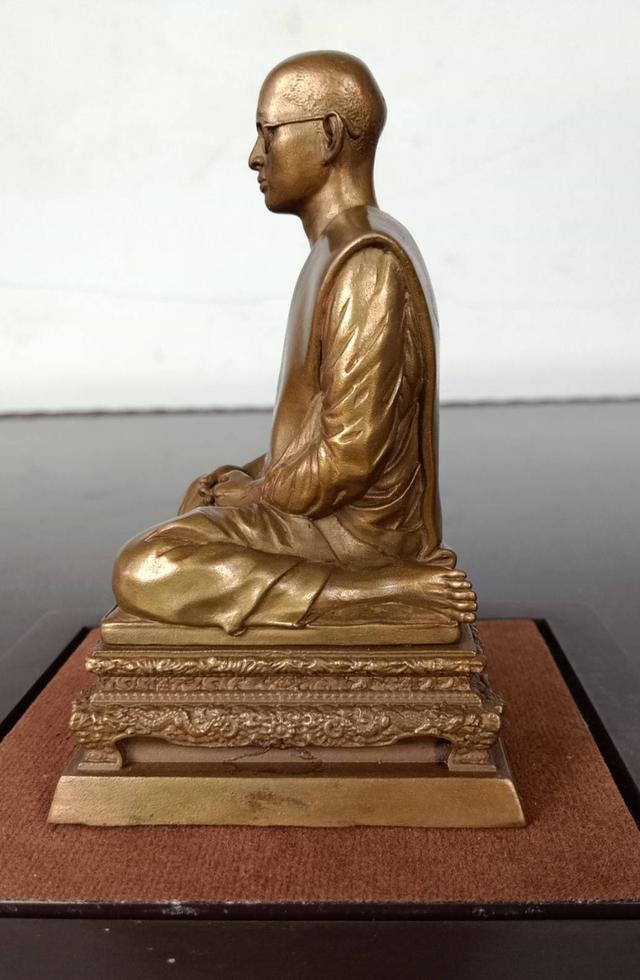 567.พระบรมรูปในหลวงทรงผนวช พลังแผ่นดิน ปี 2554 พร้อมกล่องเดิมแท้