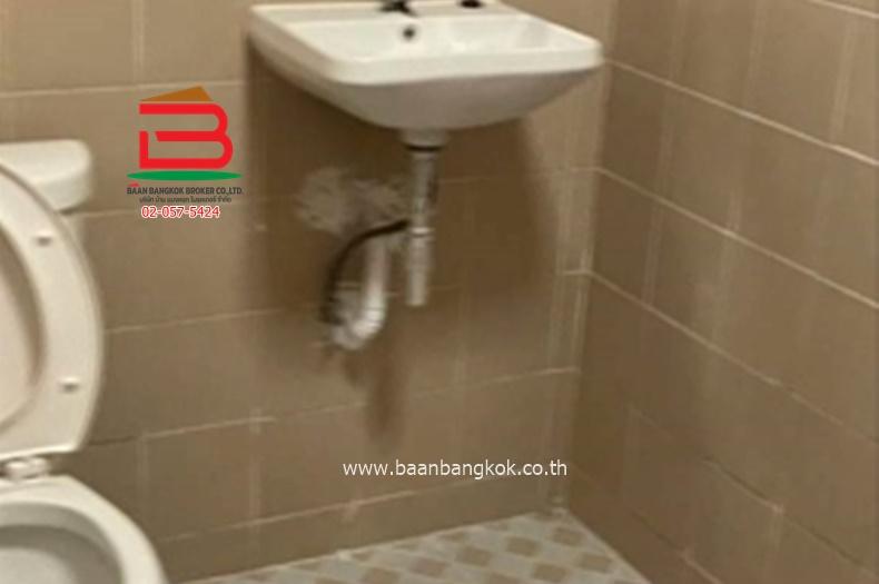 ทาวน์เฮ้าส์ หมู่บ้านอัมรินทร์วิลล่า (ใกล้อิมแพคเมืองธานี) ซอยแจ้งวัฒนะปากเกร็ด 41 เนื้อที่ 20 ตรว. ตำบลปากเกร็ด (สีกัน) อำเภอปากเกร็ด (ตลาดขวัญ) 6