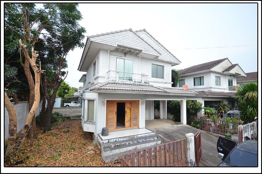 ขายด่วน บ้านเดี่ยว 2 ชั้น (หลังริม) หมู่บ้านบ้านชลลดา สุวรรณภูมิ สนใจโทร 0896997555 (id line) 1