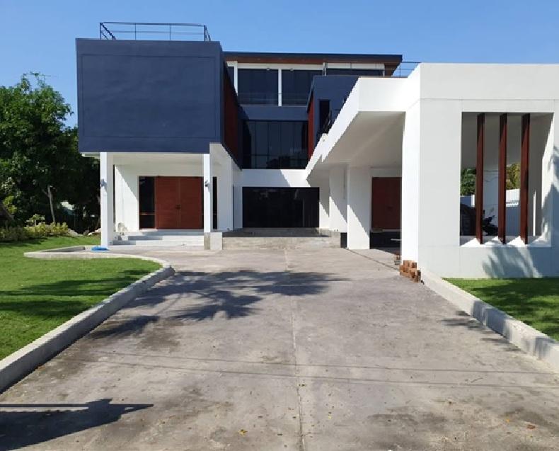 ให้เช่า Pool Villa บ้านเดี่ยว 3 ชั้น สร้างใหม่ ใจกลางเมือง ซอยสุขุมวิท 62 Modern Luxury สระว่ายน้ำกลางบ้าน 2