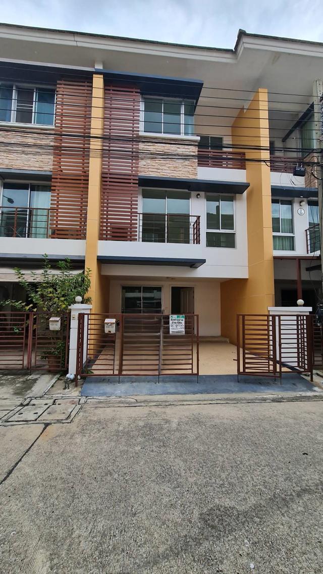 ขายทาวน์โฮม พลัส ซิตี้พาร์ค 3 ชั้น รีโนเวทใหม่ พร้อมเข้าอยู่
