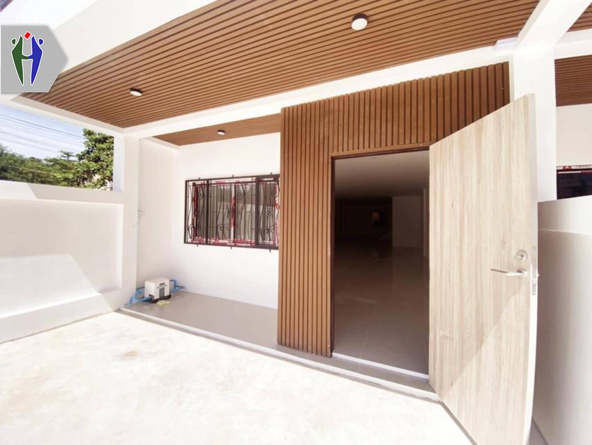 บ้านทาว์นเฮ้าส์ สามารถทำโฮมออฟฟิศได้ ให้เช่า เขาน้อย-เขาตาโล • ขนาด 34 ตารางวา 2 ชั้น • 3 ห้องนอน 4 ห้องน้ำ • ไม่มีเฟอร์นิเจอร์ • ค่าไฟและค่าน้ำจ่ายต 1