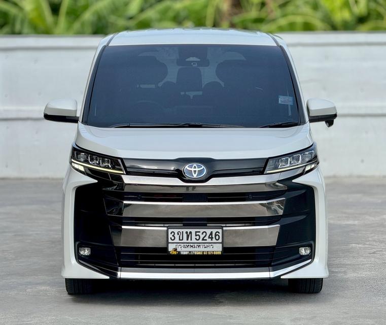 ขาย Toyota Noah 1.8Hybrid SZ ปี22