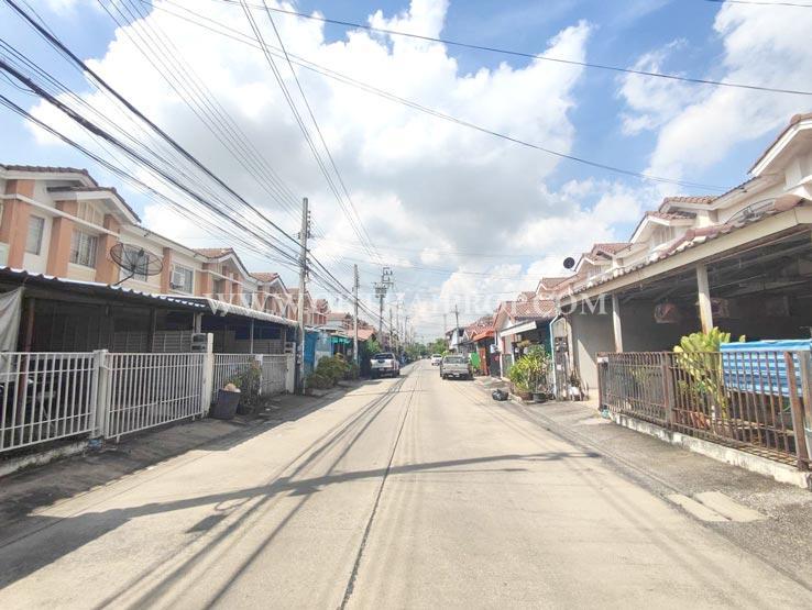 ทาวน์เฮ้าส์ หมู่บ้าน พฤกษา 51 ถนนฉลองกรุง ลาดกระบัง 10