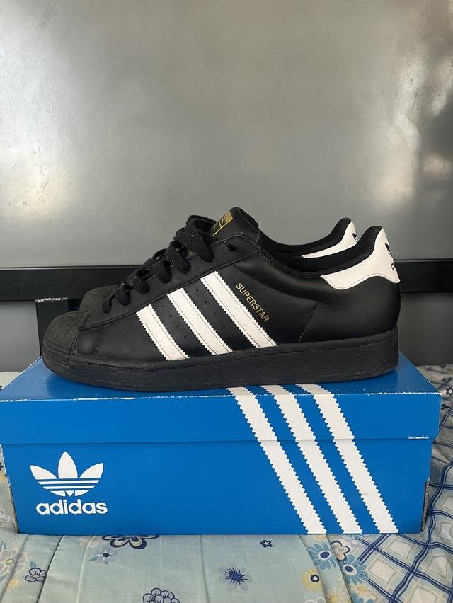 รองเท้า adidas superstar