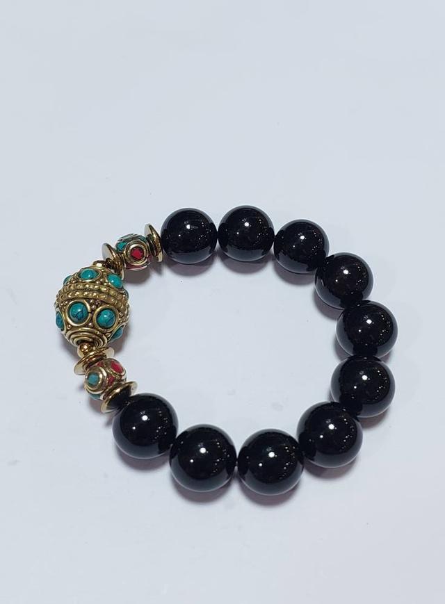 ข้อมือหิน Black onyx 14 mm ลูกปัดเนปาล ยาว 18 cm.