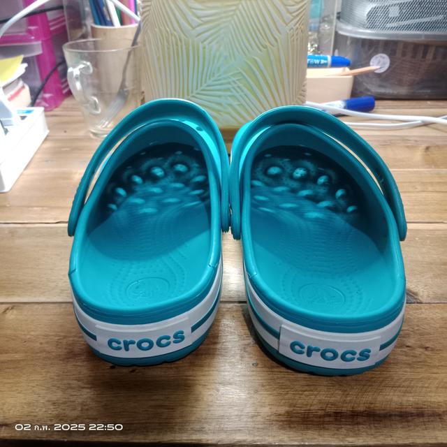 รองเท้า CROCS มือ2 แท้ 100% สีเขียวน้ำทะเล ขนาด M7 หรือ เบอร์ 40 ยาว25-25.5ซม. สภาพเกิน80% ราคา359฿ ค่าส่ง39฿ สอบถามข้อมูลเพิ่มเติม Line : @992pqeqo 5