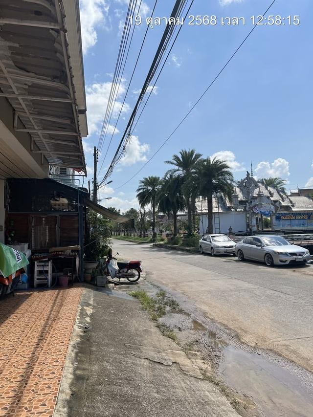 ขายอาคารพาณิชย์ 2 ชั้น ราคา 2,300,000- บาท (สองล้านสามแสนบาทถ้วน) ที่ตั้ง : ซอยข้าง ธ.กรุงไทย อ.ดอกคำใต้ จ.พะเยา พท. 19 ตารางวา 089-8530177(ต้อ) 4