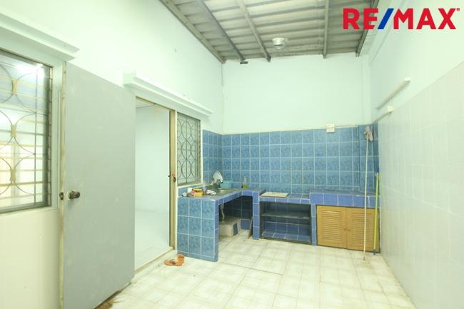 ทาวน์เฮ้าส์สุชาเพชรเกษม112 หนองแขมสาย4 ต่อเติมแล้ว 3ชั้น 18.2วา ใกล้มหาวิทยาลัยธนบุรี เดอะมอลล์บางแค บ้านสภาพดี โครงสร้างแข็งแรง ราคา 1.79ล้านบาท 9