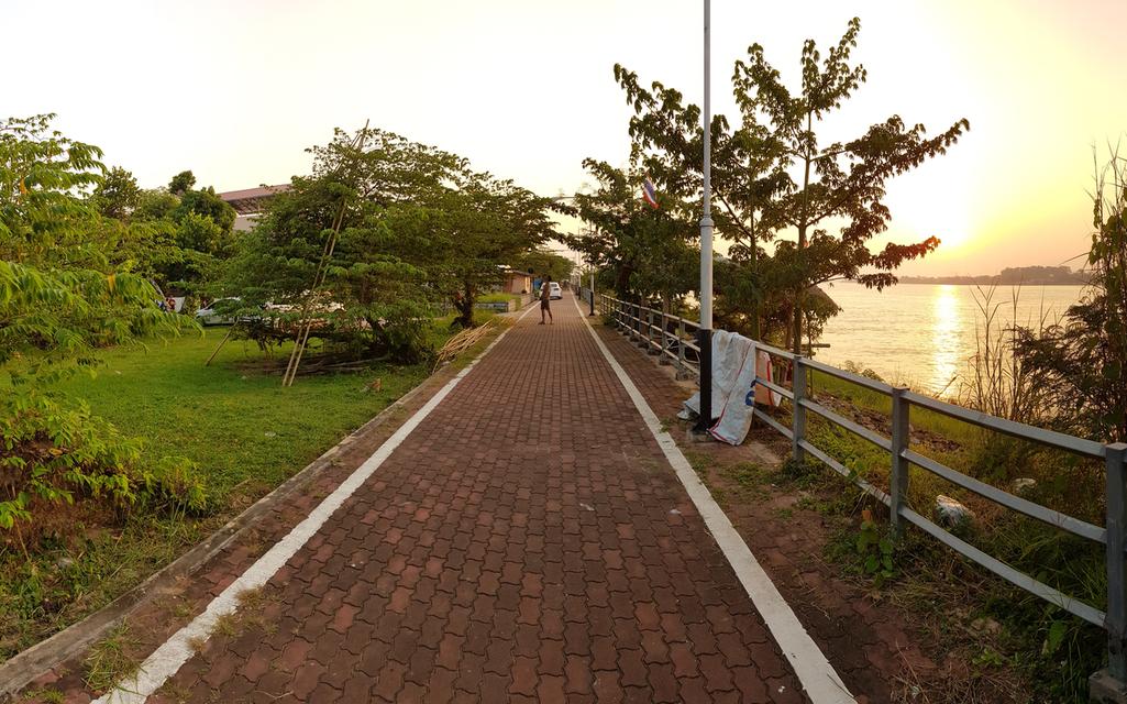 ที่ดินใน เมืองหนองคาย ติดแม่น้ำโขง ติดถนนซอย2ด้าน เหมาะปลูกบ้าน หรือ โรงแรม ขี่จักรยานเลาะแม่น้ำถึงกลางเมือง 4