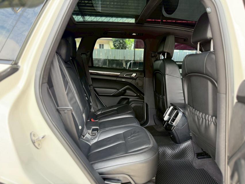 ปี 2012 PORSCHE CAYENNE S​, 3.0 S HYBRIDโฉม CAYENNE​ S​ HYBRID​ สีขาวเครื่องยนต์​เบนซิน​/ไฟฟ้า  11