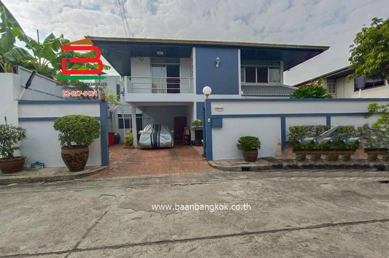 บ้านเดี่ยว คลองตันนิเวศน์ ซอยปรีดีพนมยงค์ 42 (ใกล้โรงเรียนพระหฤทัยพัฒนเวศม์) เนื้อที่ 79 ตรว. แขวงคลองตันเหนือ เขตวัฒนา 2