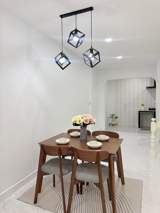 หมู่บ้านสินธานี 3 นวลจันทร์ 4