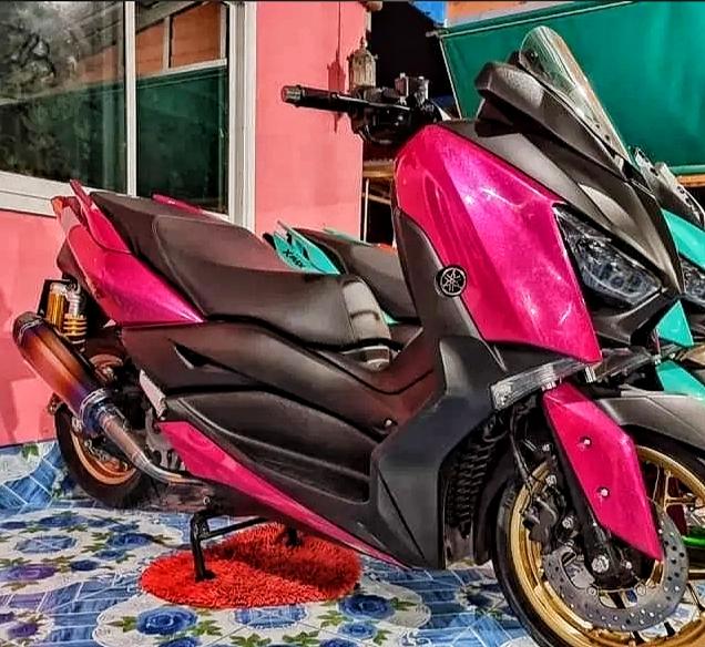 Yamaha Xmax 300 สีชมพู 2