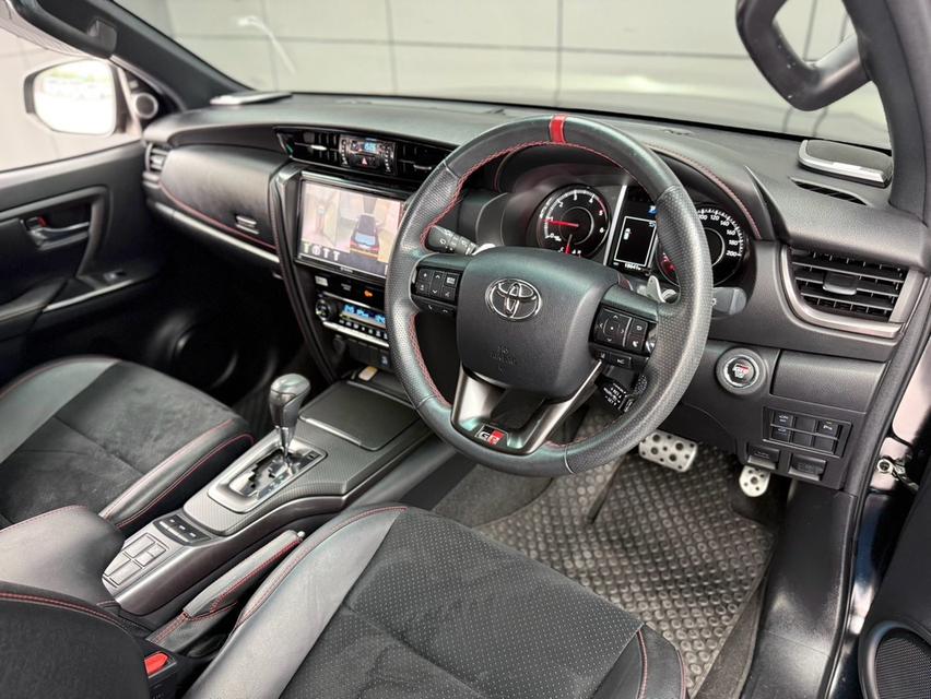 2022 TOYOTA FORTUNER, 2.8 GR SPORT BLACK TOP 4WD โฉม ปี15-ปัจจุบัน สีดำ เกียร์ออโต้ มือเดียวซื้อสด รูปที่ 11
