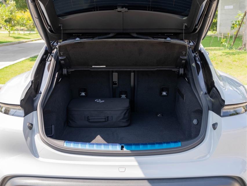 Taycan 4S Cross Turismo Wagon 16