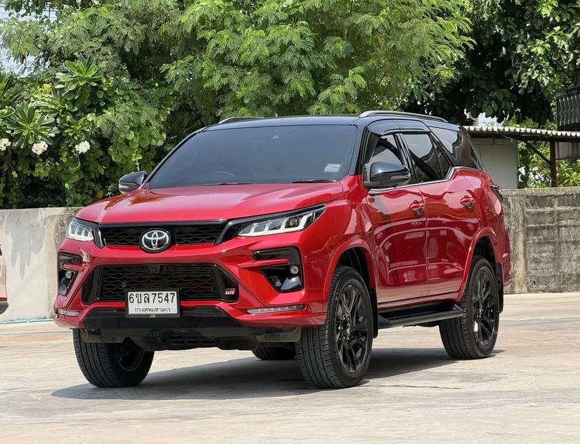 TOYOTA Fortuner 2.8GR Blacktop 4WD 2025