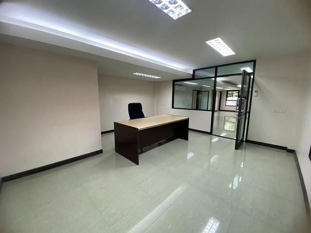 ให้เช่าอาคารสำนักงาน 3 ชั้น 728 ตรม. ซอยประชาอุทิศ 15 ตกแต่งพร้อมใช้งาน ใกล้สนามบินดอนเมือง 2