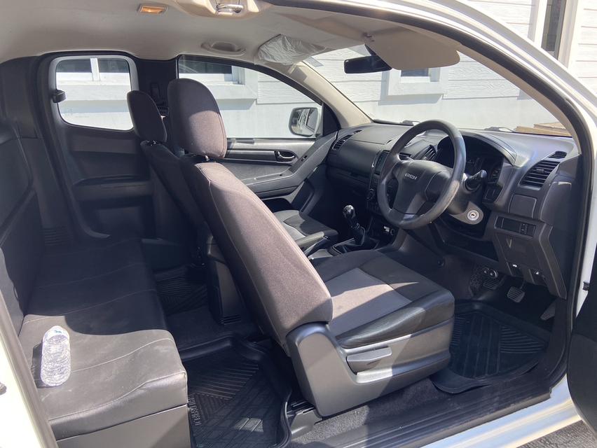 Isuzu d-max รถกระบะ 2017 มือเดียว ออกศูนย์ ไมล์น้อย 5