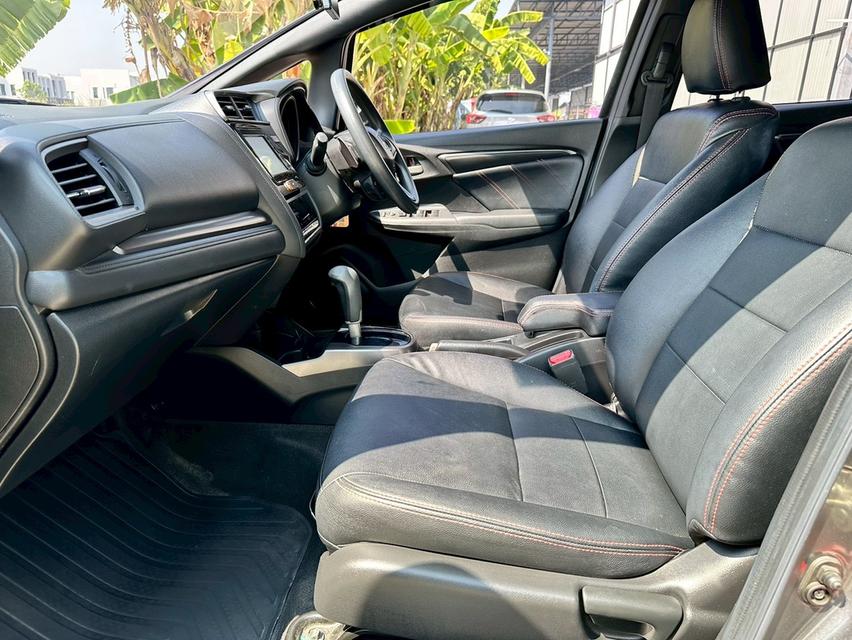 รถบ้านเข้าใหม่ ไมล์เพียง76,000โล เข้าศูนย์ตลอด มือเดียวออกห้างป้ายแดง สวย เดิม ราคาดี วารันตีหลังการขาย #HONDA NEW JAZZ 1.5RS (GK) ปี2019 สีเทา เกีย รูปที่ 15