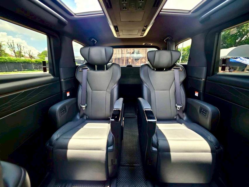 Toyota Alphard Z hybrid 40 HEV สีขาว ปี 2025 ไมล์ 18,000 กม. 15