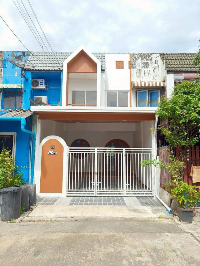 ทาวน์เฮาส์รีโนเวทใหม่ + เทอเรสวิวธรรมชาติ สวยครบในงบไม่ถึง 2 ล้าน! | ST-E 1