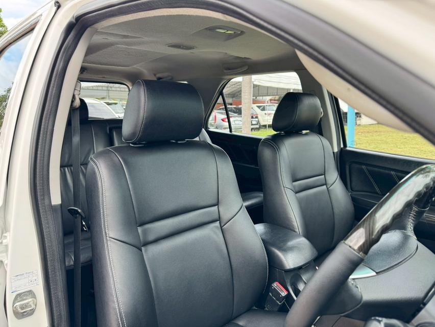 Toyota Fortuner 2.5V ปี15 12