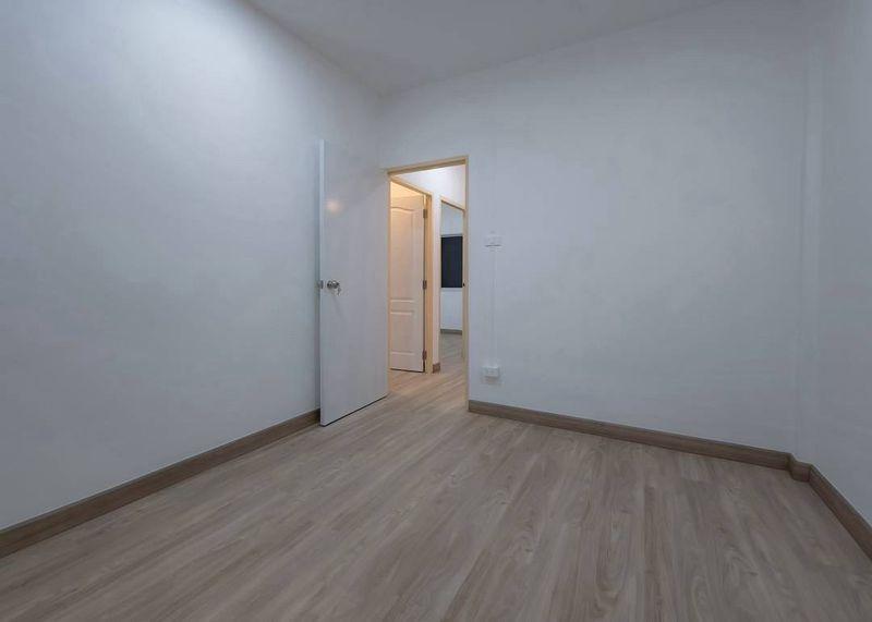 หมู่บ้านณรงค์สุขนิเวศน์  ถนนเลี่ยงเมืองนนท์ทาวน์เฮาส์ 2 ชั้น มีระเบียงด้านหน้า ทำเลติวานนท์ - รัตนาธิเบศร์ ทำเลดี ตกแต่งใหม่พร้อมอยู่ 13