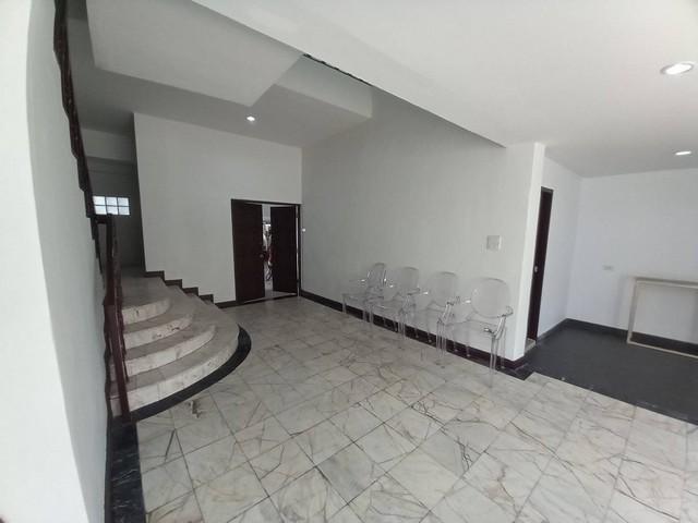 P616 ให้เช่าทาวน์โฮม 4 ชั้น หมู่บ้าน ลีโอคลาสสิค เพลส Leo Classic Place ทองหล่อ 49 ทำเลดี ใจกลางทองหล่อ เหมาะสำหรับอยู่อาศัยและทำโฮมออฟฟิศ 3