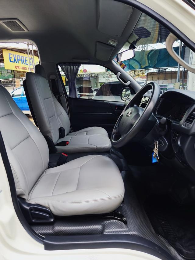 TOYOTA COMMUTER 3.0 AT DIESEL 2019 13