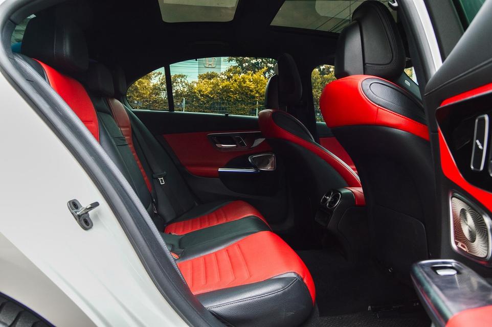 Benz C350e AMG Dynamic ปี 2023 ขาว เบาะดำแดง ไมล์ 56,xxx 10