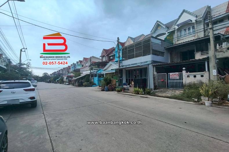 ทาวน์โฮม เนื้อที่ 23 ตร.ว. หมู่บ้านเมืองป้อมปราการ, ใกล้ตลาดสดพระสมุทรเจดีย์ ถนนสุขสวัสดิ์ ตำบลแหลมฟ้าผ่า อำเภอพระสมุทรเจดีย์ สมุทรปราการ 2