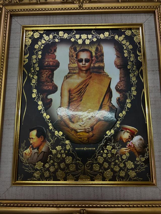 ภาพรัชกาลที่ 9 พร้อมกรอบไม้ 7