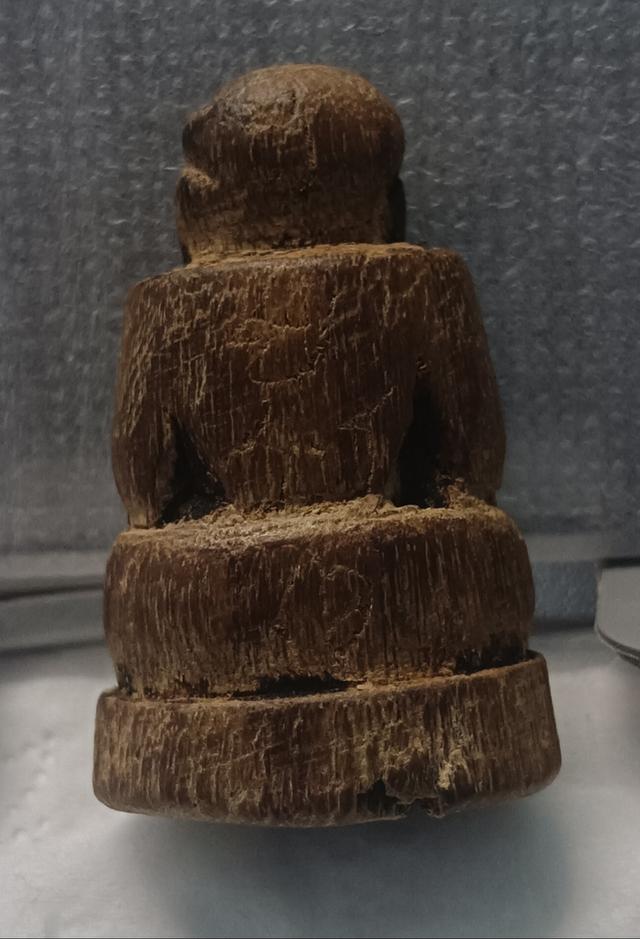 พระปิดตาไม้แกะ หลวงปู่เอี่ยมวัดหนัง 2