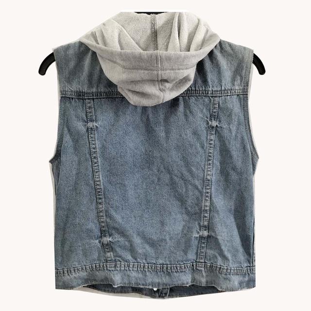 กั๊กยีนส์ มีหมวก(ถอดได้) ทรงเซอร์ เท่มาก ลายผ้าชัดสุด ๆ มีกระเป๋าอก+ข้าง ผ้านุ่มใส่สบาย พร้อมส่ง ไม่ต้องรอ