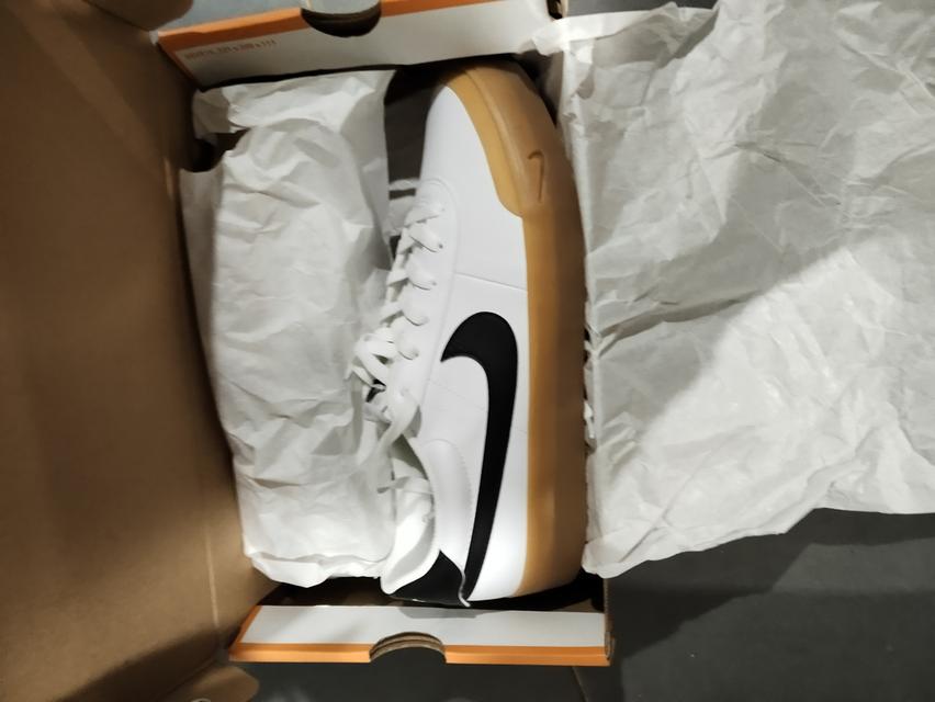 รองเท้า nike สภาพ 100% ยังไม่ได้เคยใส่เลย