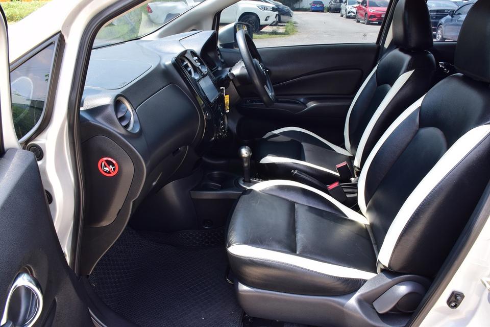 ตัวท็อปรถบ้านมือเดียว ฟรีดาวน์ NISSAN NOTE 1.2VLปี17 เกียร์ออโต้ พุตสต๊าท กุญแจคีเรท 2ชุดเบาะหนังแท้แอร์จอ ขับดีมากประหยัดน้ำมัน กล้อง360โทร0957401229 รูปที่ 8