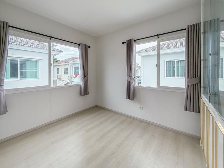 ขายบ้านแฝดมือสอง โครงการ วิลลาจจิโอ ปิ่นเกล้า-ศาลายา (Villaggio Pinklao-Salaya) เนื้อที่ 35 ตร.ว. ใกล้เซ็นทรัลศาลายา และจุดขึ้นทางด่วนศรีรัช 8