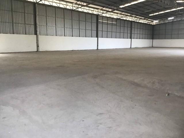 ให้เช่าโกดัง 960 ตรม. รับน้ำหนัก 3 ตัน / ตรม.ถนนโครงการ 1 2m.รถ container เข้าได้ ถนนศรีนครินทร์-ร่มเกล้าตัดใหม่ 4