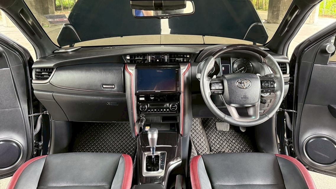 Toyota Fortuner 2.8 Legender 2WD AT ปี 2022 รถสวยมือเดียว 9