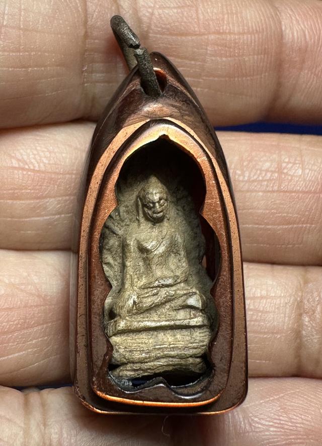 พระรอด เนื้อเขียวหินครก เลี่ยมโบราณ