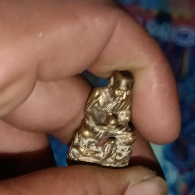 รูปหล่อสมเด็จพุฒาจารย์โตหลวงปู่ทวด รุ่นเหยียบบน้ำทะเลจืด อกอุดมวรสาร รูปที่ 3