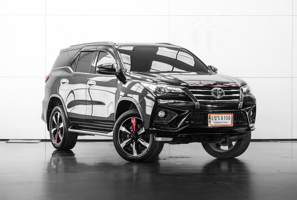 2019 TOYOTA FORTUNER 2.4 V 2WD SUV สีดำ เลขไมล์ 120847 กม.