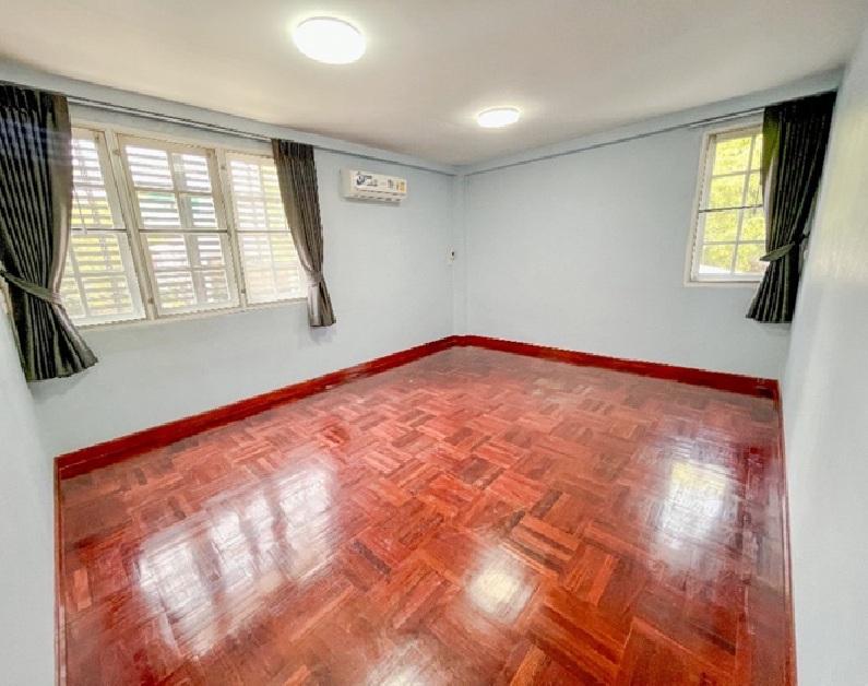 ให้เช่าบ้านเดี่ยว 2 ชั้น / Home Office หลังใหญ่ ซอยรามอินทรา เข้าซอยไม่ลึก ทำเลดีมาก / ปากซอยรถไฟฟ้า เดินได้ 10